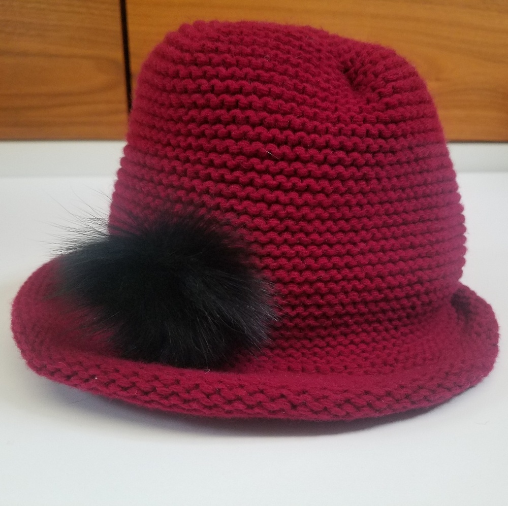 Nwt hat with adjustable brim